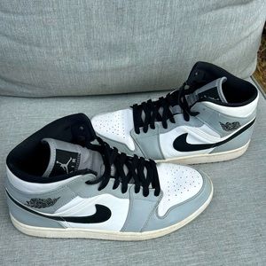 Jordan 1 mid light smoke